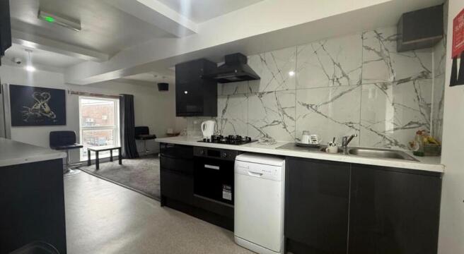 4 bed House Share to rent Image 8
