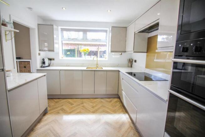 3 bed Semi-Detached for sale Image 3