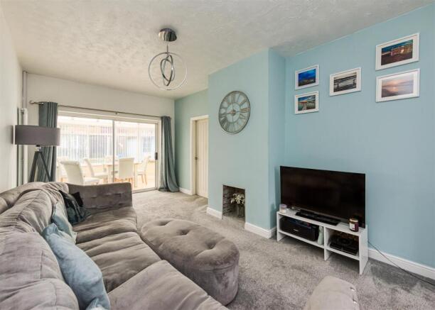 3 Chapel Close-Living Room (2).jpg