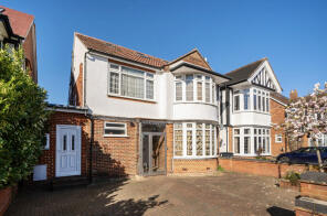 37, Baronsmede, London W5 4LS