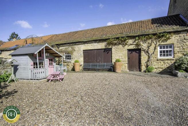 5 bed Detached for sale Image 10