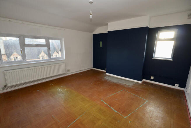 Sitting room with double aspect