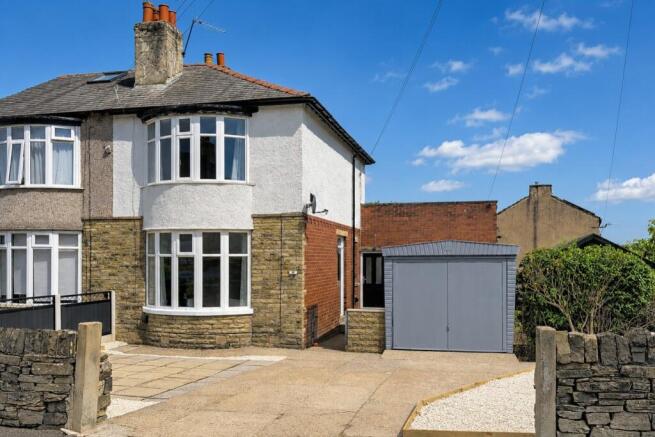 3 bed Semi-Detached for sale in brighouse