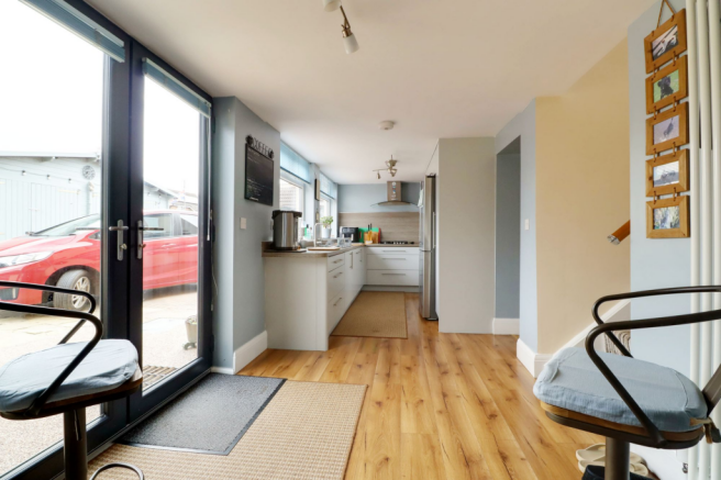 Attractive Breakfasting Kitchen