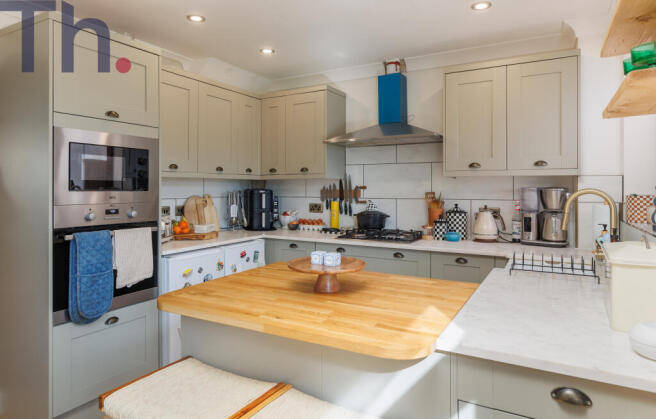 Kitchen & Breakfast Area