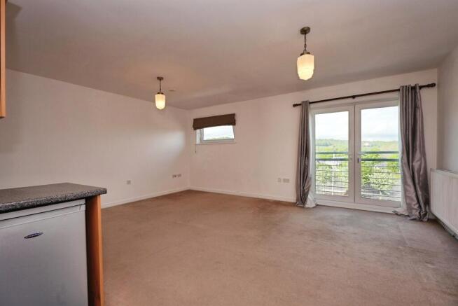 2 bed Flat for sale Image 4