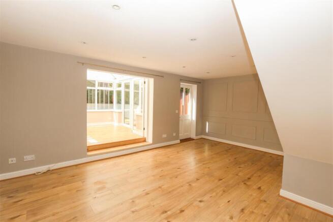 4 bed Semi-Detached for sale Image 5