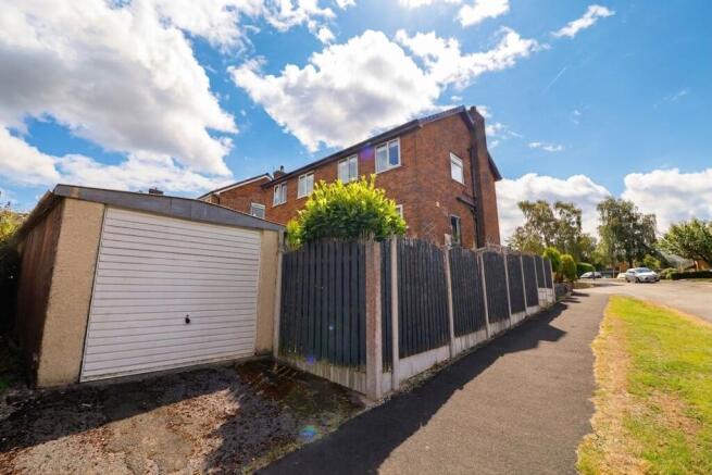 Peveril Court, Glossop, SK13 photo 4