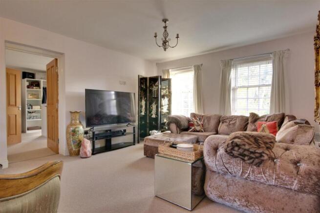 4 bed Town House for sale Image 12