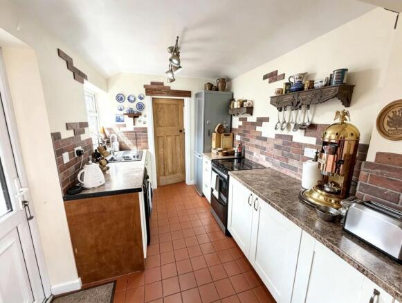 3 bed Semi-Detached for sale Image 8
