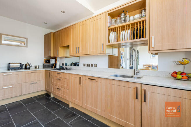 A14 - 20 Bagshot ...