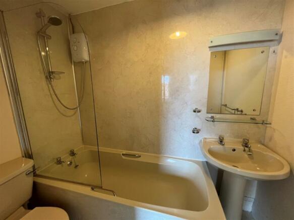4 bathroom.jpg