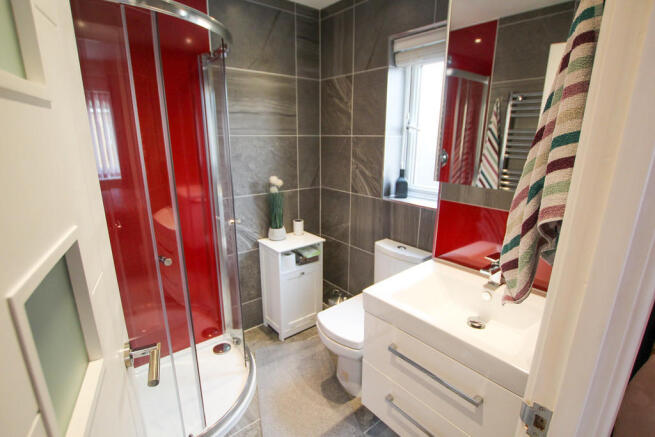 Refitted Ensuite.