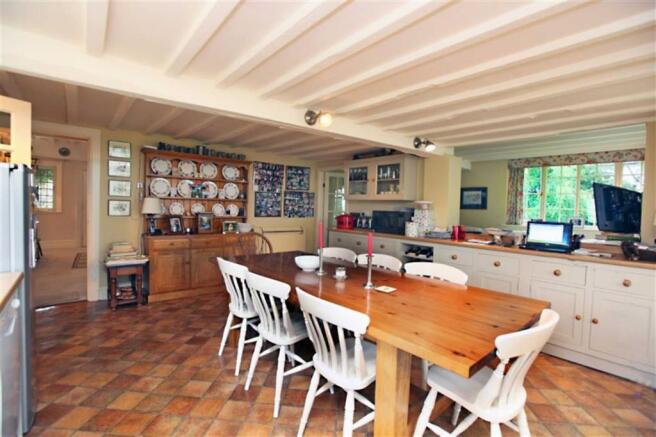 KITCHEN OPEN TO GARD