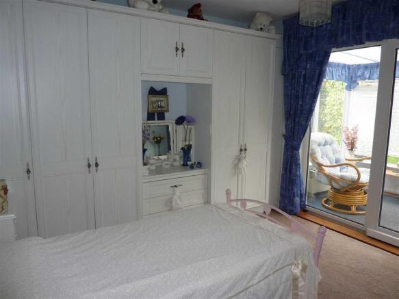BEDROOM 2