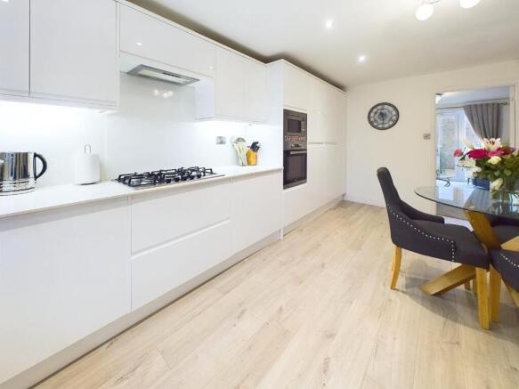 4 bed Town House for sale Image 4
