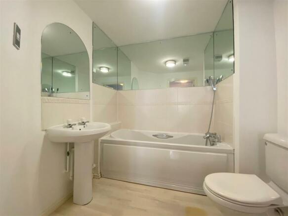 Bathroom-001.jpg
