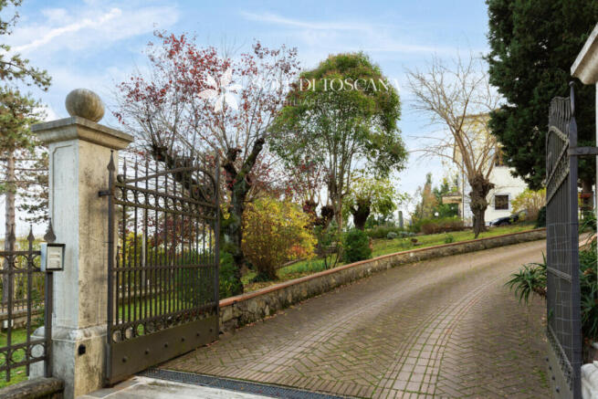 Sinalunga_Tuscany_historic_villa _for_sale (2) (FILEminimizer)