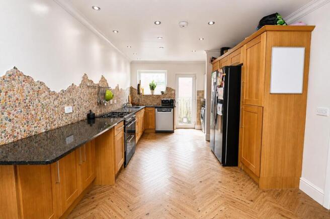 27' Kitchen/Dining room