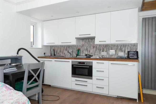 5 64 Richmond rd_3.JPG