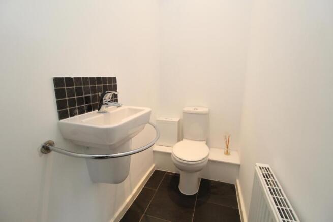 CLOAKROOM/W.C.