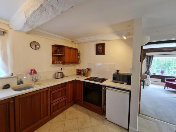 Kitchen 2.jpg