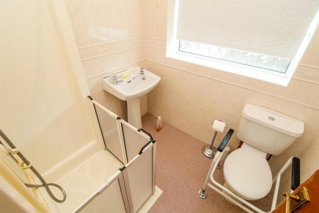 SHOWER ROOM/W.C.