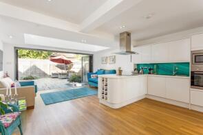 4, Woodend, Esher KT10 8DA