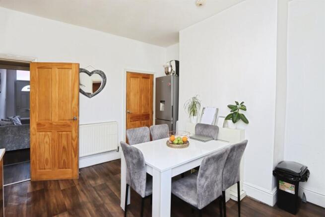 3 bed Terraced for sale Image 6