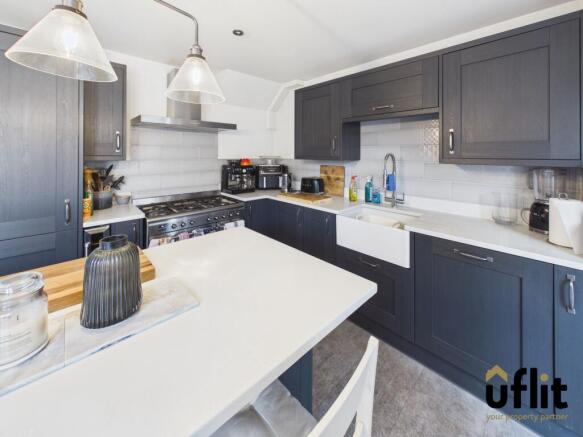 4 bed Detached for sale Image 11