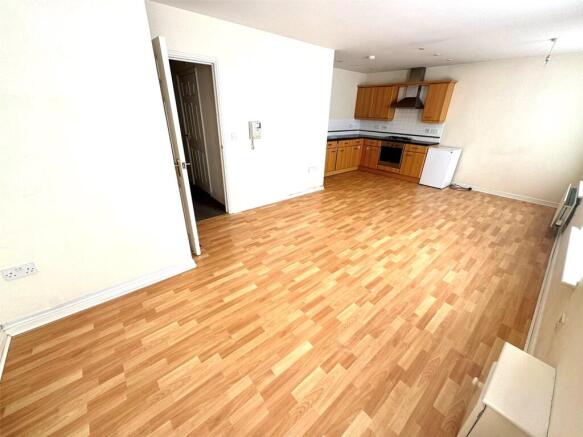 2 bed Flat for sale Image 5