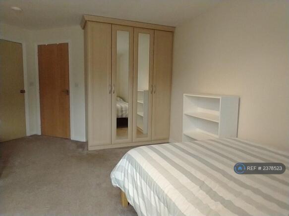Bedroom 1 (17' x 11')