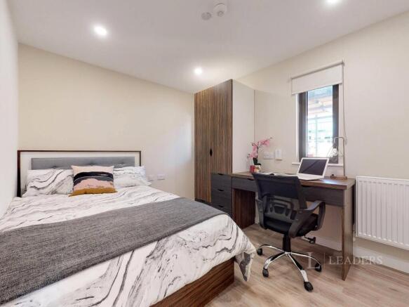 2 bed Flat to rent Image 12