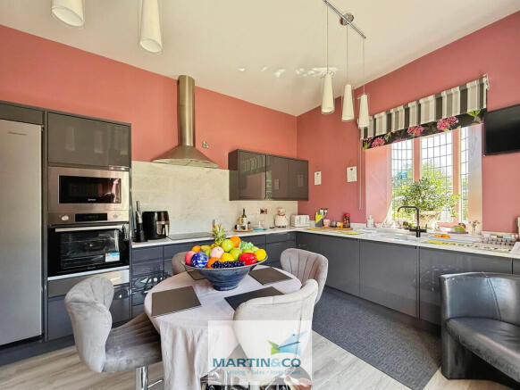 4 bed Semi-Detached for sale Image 8