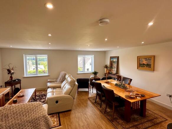 4 bed Town House to rent Image 8