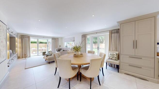 6 bed Detached for sale Image 9