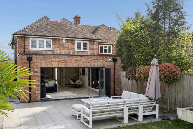 Newfield Gardens, Marlow, SL7 photo 4