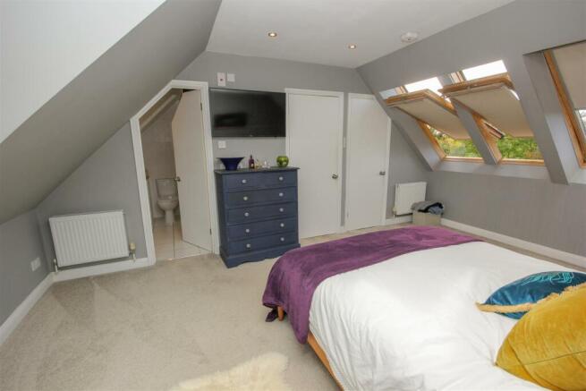Master Bedroom..jpg