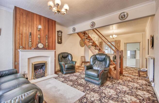 2 Living Room.jpg