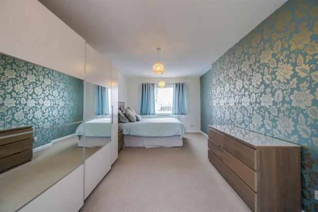 4 bed Detached Bungalow for sale Image 10