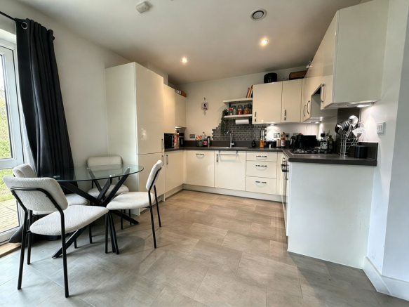 Creswick, Tadpole Garden Village, SN25 photo 2