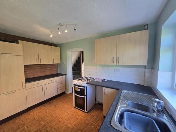 39 new road kitchen.jpg