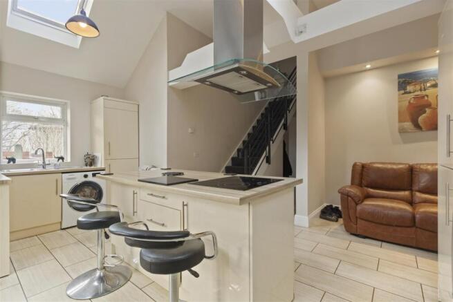 3 bed Semi-Detached Bungalow for sale Image 7