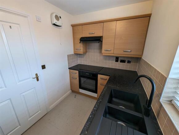 Kitchen 2.jpg
