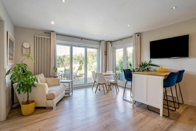 breakfast room