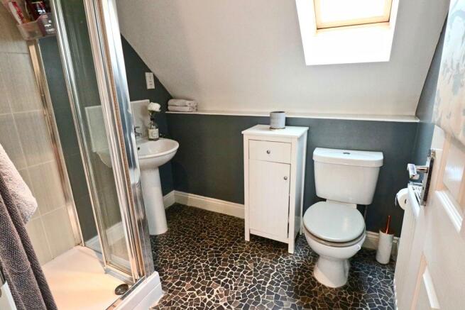 Ensuite to Bed 1