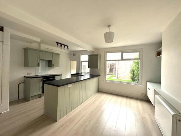 Kitchen Diner (2)