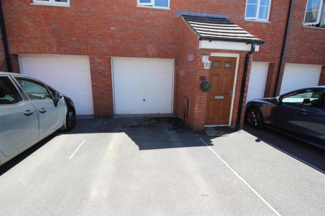 Garage & Parking