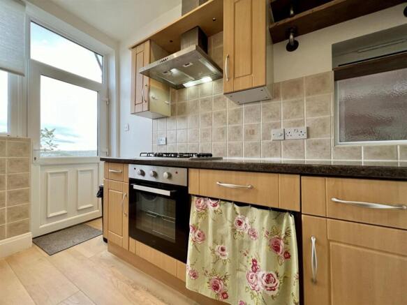 3 bed Semi-Detached to rent Image 8