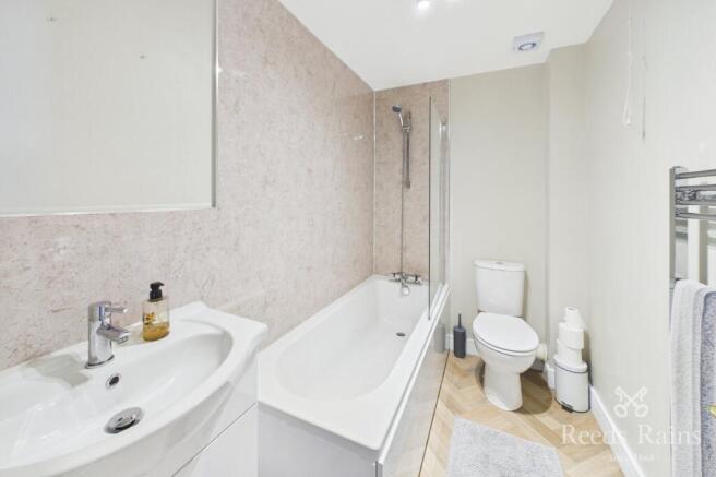 3 bed House for sale Image 10